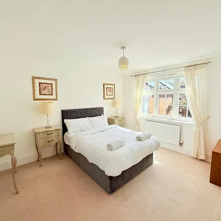 Stunning Spacious House With Karaoke & Ping Pong! Holiday home