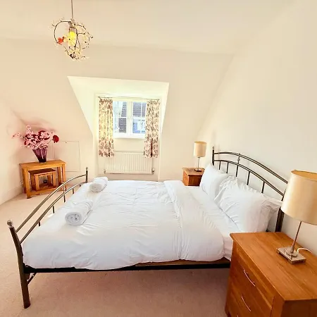 Holiday home Stunning Spacious House With Karaoke & Ping Pong! *