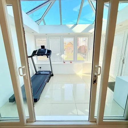 Holiday home Stunning Spacious House With Karaoke & Ping Pong! Bristol
