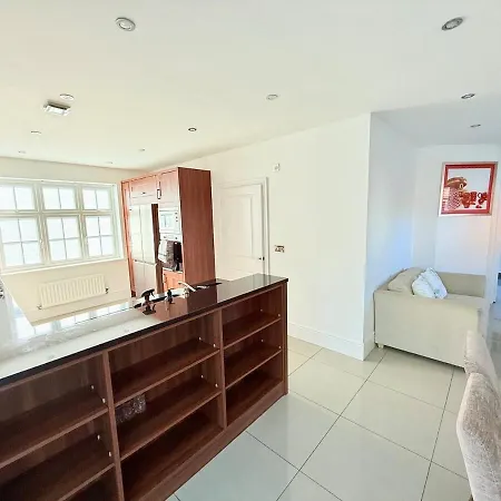 Holiday home Stunning Spacious House With Karaoke & Ping Pong! *