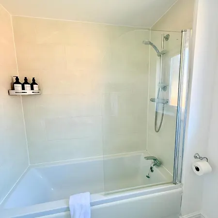 Stunning Spacious House With Karaoke & Ping Pong! 브리스틀