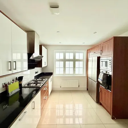 Holiday home Stunning Spacious House With Karaoke & Ping Pong! Bristol
