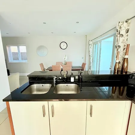Holiday home Stunning Spacious House With Karaoke & Ping Pong! Bristol
