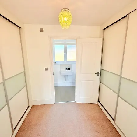 Stunning Spacious House With Karaoke & Ping Pong! Holiday home