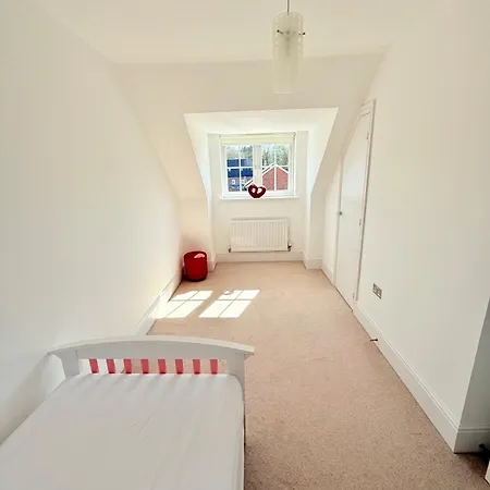 Holiday home Stunning Spacious House With Karaoke & Ping Pong! *