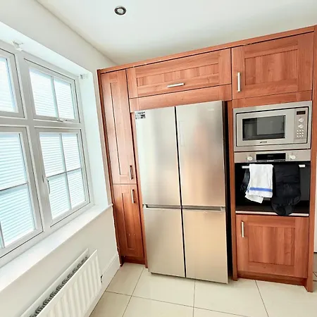 Stunning Spacious House With Karaoke & Ping Pong! Σπίτι διακοπών Μπρίστολ