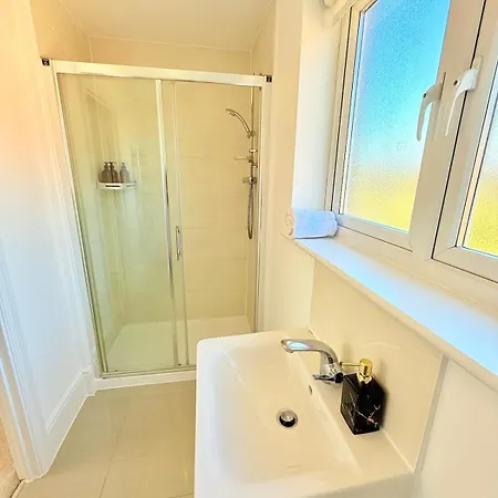 Stunning Spacious House With Karaoke & Ping Pong! 브리스틀