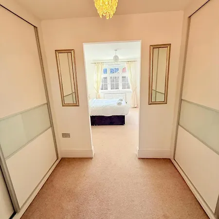 Stunning Spacious House With Karaoke & Ping Pong! Σπίτι διακοπών Μπρίστολ