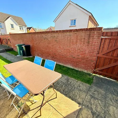 Stunning Spacious House With Karaoke & Ping Pong! *