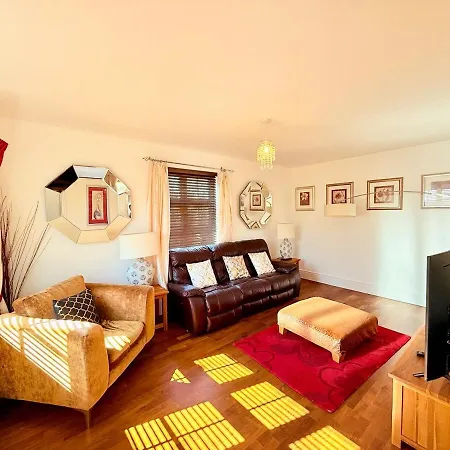 Stunning Spacious House With Karaoke & Ping Pong! * Μπρίστολ