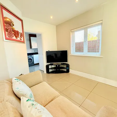 Stunning Spacious House With Karaoke & Ping Pong! Holiday home