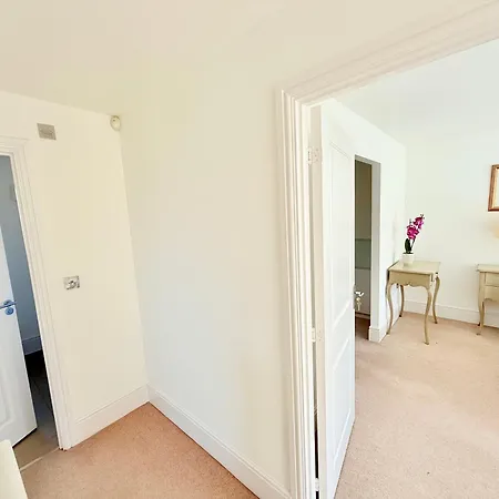 Stunning Spacious House With Karaoke & Ping Pong! 브리스틀