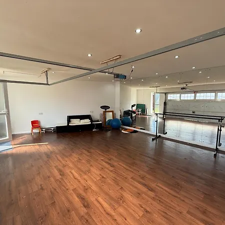 Stunning Spacious House With Karaoke & Ping Pong! *
