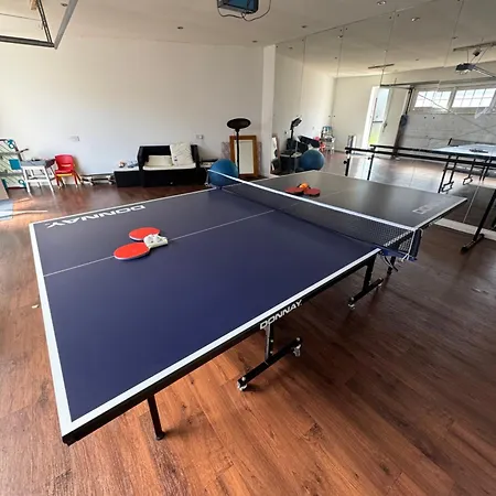Stunning Spacious House With Karaoke & Ping Pong! Bristol